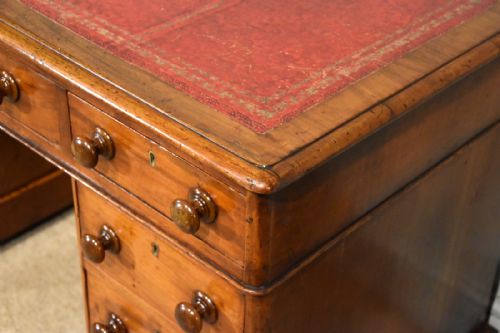 MID 19TH CENTURY MAHOGANY PEDESTAL DESK - ADDITIONAL PHOTO 5