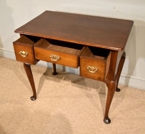 LATE 18TH CENTURY OAK LOWBOY - ADDITIONAL PHOTO 3