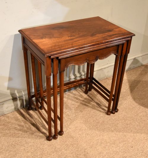 EDWARDIAN WARING GILLOW WALNUT NEST OF THREE TABLES - ADDITIONAL PHOTO 1