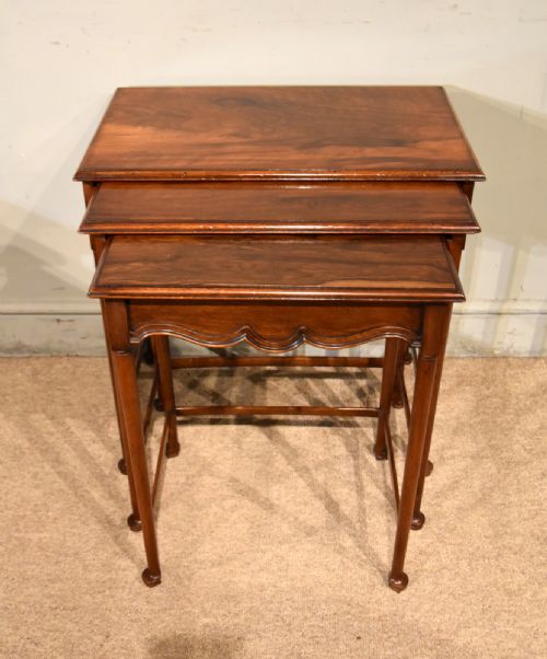 EDWARDIAN WARING GILLOW WALNUT NEST OF THREE TABLES - ADDITIONAL PHOTO 2