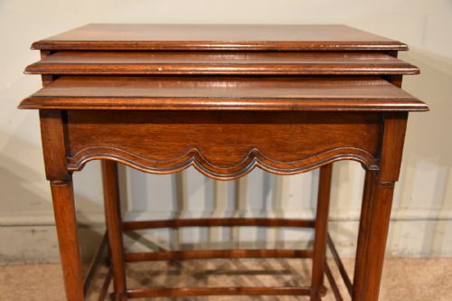 EDWARDIAN WARING GILLOW WALNUT NEST OF THREE TABLES - ADDITIONAL PHOTO 4