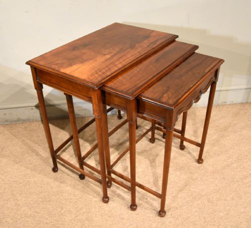EDWARDIAN WARING GILLOW WALNUT NEST OF THREE TABLES - ADDITIONAL PHOTO 6