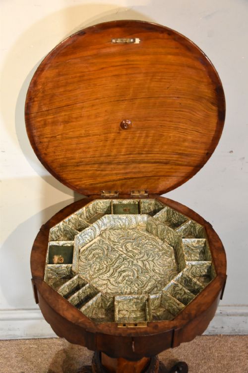 MID 19TH CENTURY WALNUT TRUMPET SHAPED WORK TABLE - ADDITIONAL PHOTO 4