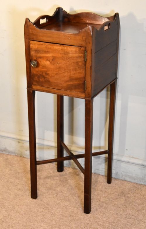 GEORGE III MAHOGANY BEDSIDE CUPBOARD - ADDITIONAL PHOTO 1