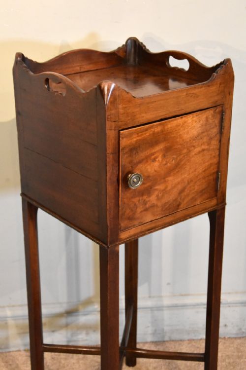 GEORGE III MAHOGANY BEDSIDE CUPBOARD - ADDITIONAL PHOTO 3