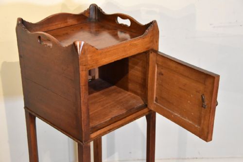 GEORGE III MAHOGANY BEDSIDE CUPBOARD - ADDITIONAL PHOTO 4