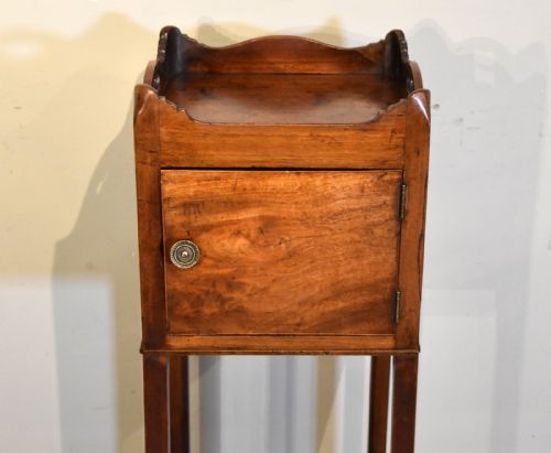 GEORGE III MAHOGANY BEDSIDE CUPBOARD - ADDITIONAL PHOTO 5