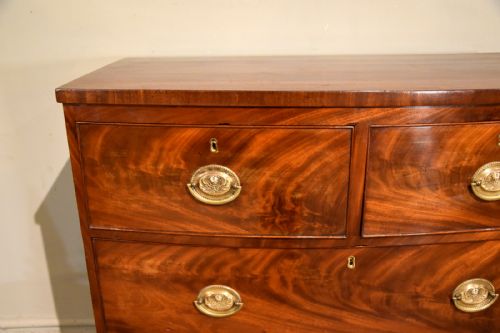 EARLY 19TH CENTURY MAHOGANY BOW FRONT CHEST OF DRAWERS - ADDITIONAL PHOTO 4