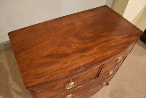 EARLY 19TH CENTURY MAHOGANY BOW FRONT CHEST OF DRAWERS - ADDITIONAL PHOTO 7
