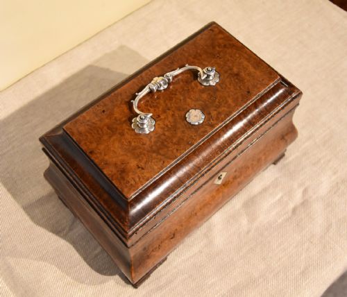 18TH CENTURY BURR WALNUT TEA CADDY - ADDITIONAL PHOTO 5
