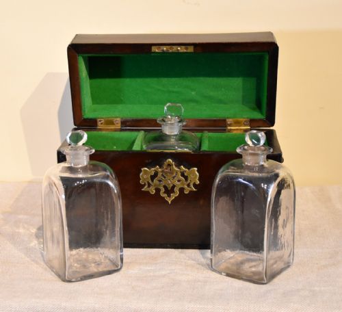 GEORGE III MAHOGANY DECANTER BOX - ADDITIONAL PHOTO 3