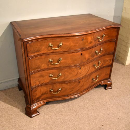 18TH CENTURY MAHOGANY SERPENTINEFRONTED CHEST OF DRAWERS - ADDITIONAL PHOTO 3