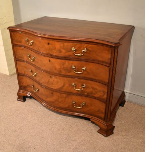 18TH CENTURY MAHOGANY SERPENTINEFRONTED CHEST OF DRAWERS - ADDITIONAL PHOTO 4