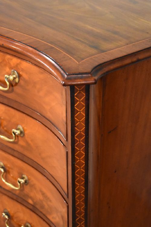 18TH CENTURY MAHOGANY SERPENTINEFRONTED CHEST OF DRAWERS - ADDITIONAL PHOTO 6