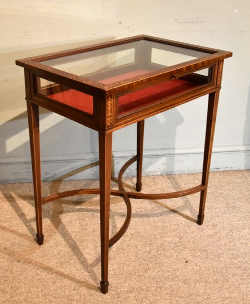 late 19th century mahogany bijouterie table - CATEGORY: ANTIQUE TABLES - DATED 19TH CENTURY