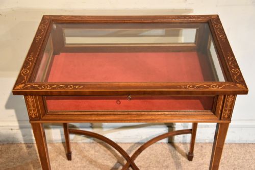 LATE 19TH CENTURY MAHOGANY BIJOUTERIE TABLE - ADDITIONAL PHOTO 1