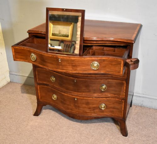 HEPPLEWHITE MAHOGANY SERPENTINE CHEST OF DRAWERS - ADDITIONAL PHOTO 2