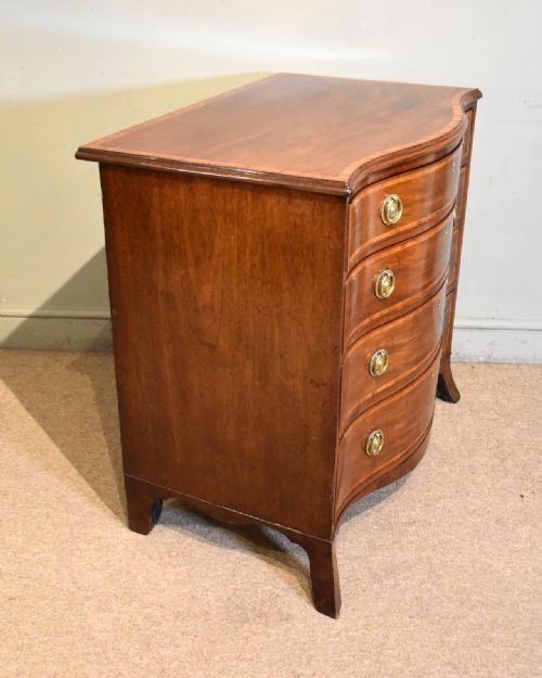 HEPPLEWHITE MAHOGANY SERPENTINE CHEST OF DRAWERS - ADDITIONAL PHOTO 7