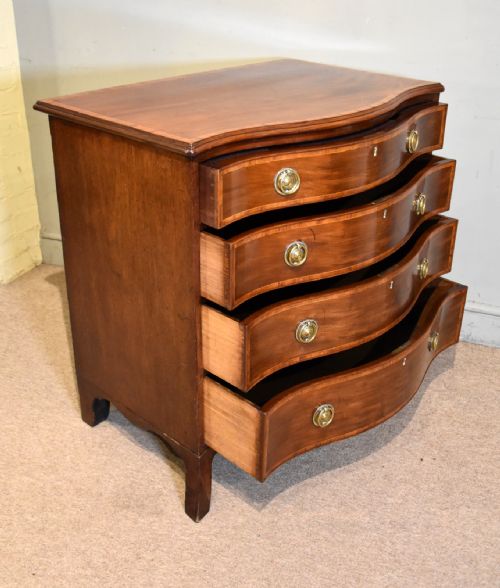 HEPPLEWHITE MAHOGANY SERPENTINE CHEST OF DRAWERS - ADDITIONAL PHOTO 8