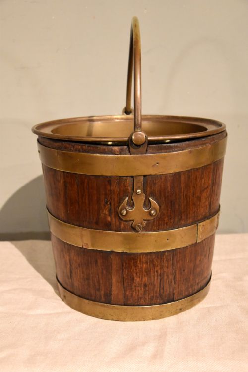 19TH CENTURY OAK AND BRASS BOUND PLANTER ICE BUCKET - ADDITIONAL PHOTO 3