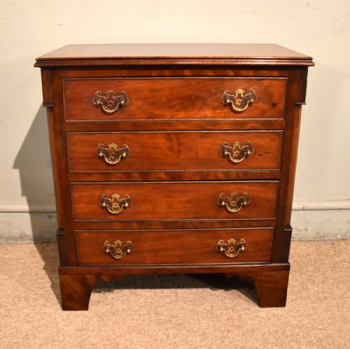 SMALL EDWARDIAN MAHOGANY CHEST OF DRAWERS - ADDITIONAL PHOTO 1