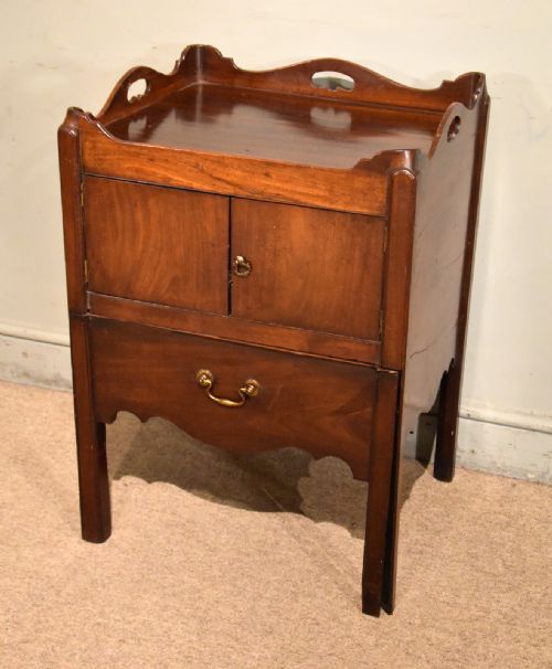 18TH CENTURY MAHOGANY BEDSIDE CUPBOARD - ADDITIONAL PHOTO 1