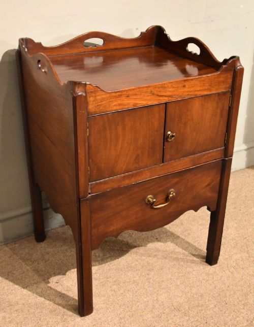 18TH CENTURY MAHOGANY BEDSIDE CUPBOARD - ADDITIONAL PHOTO 2