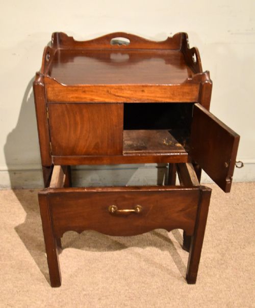 18TH CENTURY MAHOGANY BEDSIDE CUPBOARD - ADDITIONAL PHOTO 3
