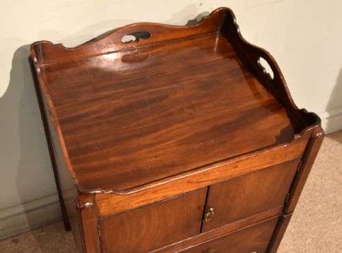 18TH CENTURY MAHOGANY BEDSIDE CUPBOARD - ADDITIONAL PHOTO 4