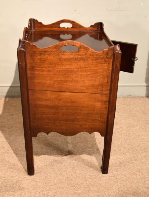 18TH CENTURY MAHOGANY BEDSIDE CUPBOARD - ADDITIONAL PHOTO 5