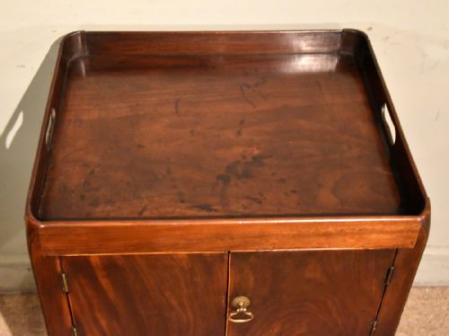 18TH CENTURY MAHOGANY BEDSIDE CUPBOARD - ADDITIONAL PHOTO 2