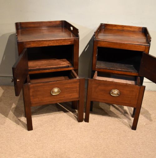 PAIR OF MATCHED GEORGE III MAHOGANY BEDSIDE COMMODES CUPBOARDS - ADDITIONAL PHOTO 2