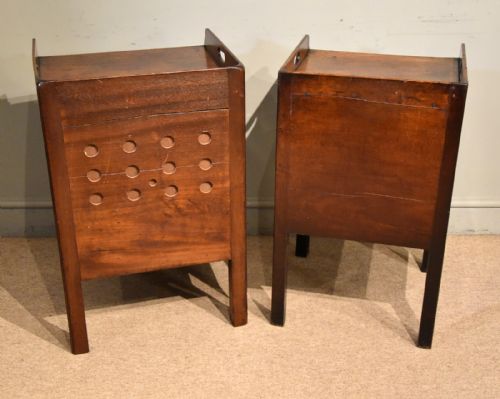 PAIR OF MATCHED GEORGE III MAHOGANY BEDSIDE COMMODES CUPBOARDS - ADDITIONAL PHOTO 5