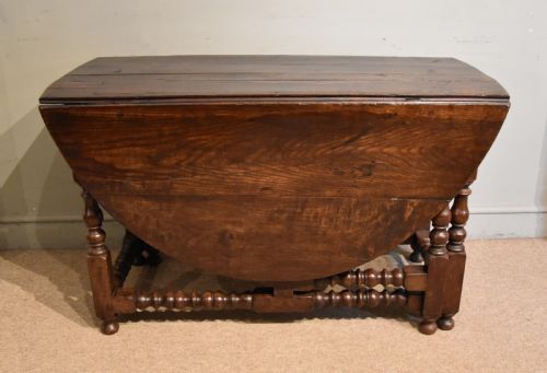 LARGE 17TH CENTURY OAK GATELEG TABLE - ADDITIONAL PHOTO 2