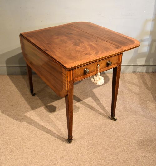 18TH CENTURY MAHOGANY AND SATINWOOD PEMBROKE TABLE - ADDITIONAL PHOTO 1