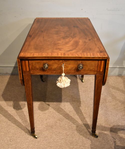 18TH CENTURY MAHOGANY AND SATINWOOD PEMBROKE TABLE - ADDITIONAL PHOTO 3