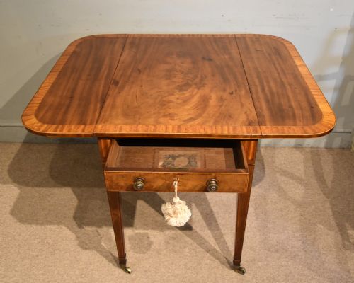 18TH CENTURY MAHOGANY AND SATINWOOD PEMBROKE TABLE - ADDITIONAL PHOTO 5