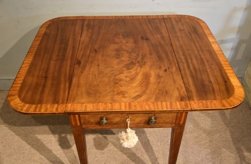 18TH CENTURY MAHOGANY AND SATINWOOD PEMBROKE TABLE - ADDITIONAL PHOTO 6