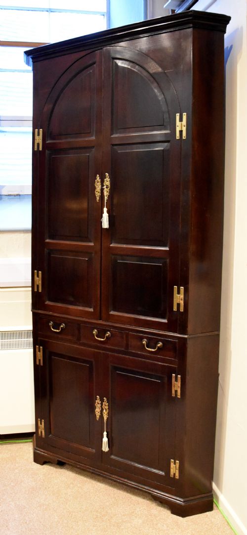 18TH CENTURY CUBAN MAHOGANY CORNER CUPBOARD - ADDITIONAL PHOTO 2