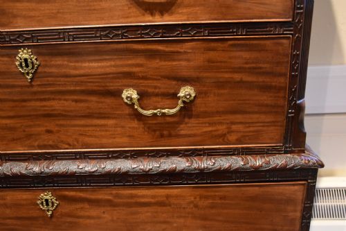 18TH CENTURY CARVED MAHOGANY CHEST ON CHEST - ADDITIONAL PHOTO 3