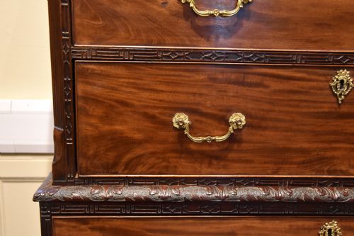 18TH CENTURY CARVED MAHOGANY CHEST ON CHEST - ADDITIONAL PHOTO 4