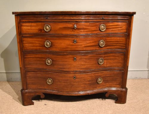 18TH CENTURY MAHOGANY SERPENTINE CHEST OF DRAWERS - ADDITIONAL PHOTO 1