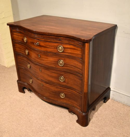 18TH CENTURY MAHOGANY SERPENTINE CHEST OF DRAWERS - ADDITIONAL PHOTO 6