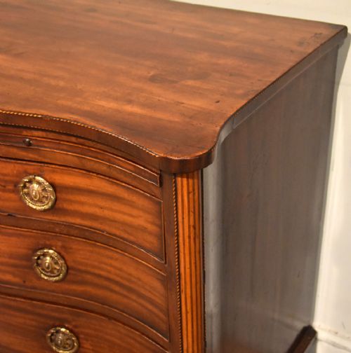 18TH CENTURY MAHOGANY SERPENTINE CHEST OF DRAWERS - ADDITIONAL PHOTO 7
