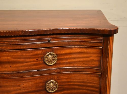 18TH CENTURY MAHOGANY SERPENTINE CHEST OF DRAWERS - ADDITIONAL PHOTO 8