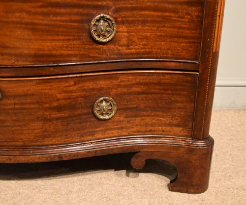 18TH CENTURY MAHOGANY SERPENTINE CHEST OF DRAWERS - ADDITIONAL PHOTO 9