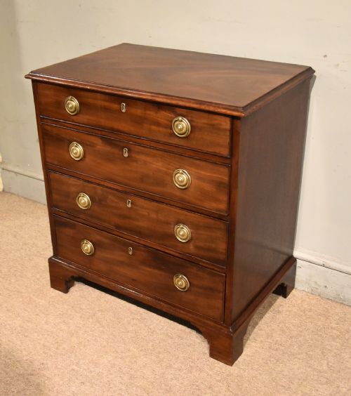 small george iii mahogany chest of drawers - CATEGORY: ANTIQUE CHEST OF DRAWERS - DATED GEORGIAN