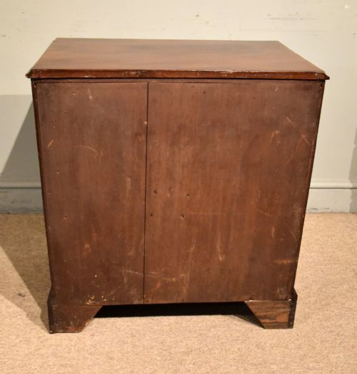 SMALL GEORGE III MAHOGANY CHEST OF DRAWERS - ADDITIONAL PHOTO 7