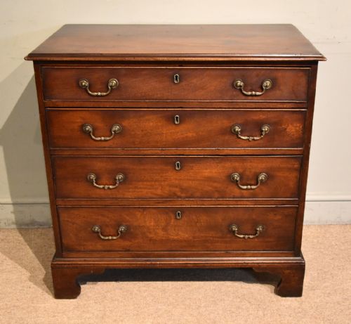 george iii small chest of drawers - CATEGORY: ANTIQUE CHEST OF DRAWERS - DATED GEORGIAN