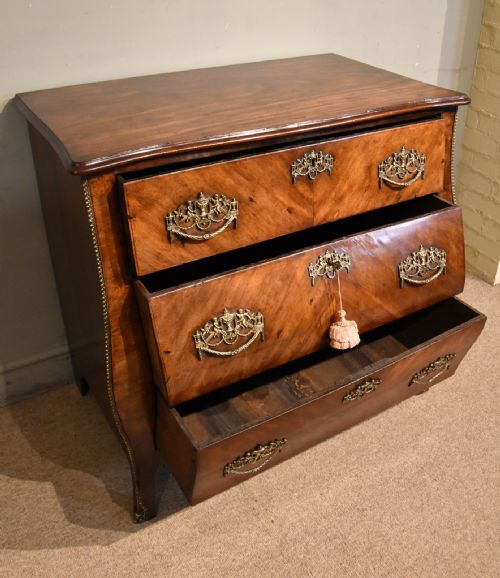 18TH CENTURY DUTCH MAHOGANY BOMBE CHEST - ADDITIONAL PHOTO 2